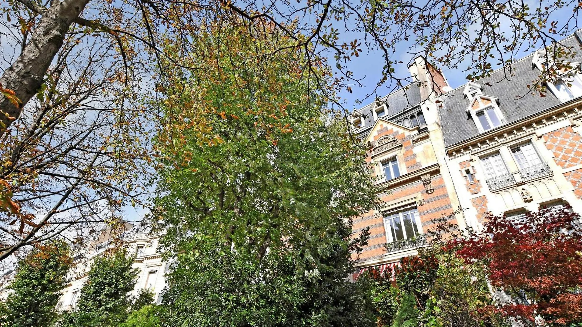 Chic Apartment 2Br-6P - Trocadero-Eiffel Tower contacts